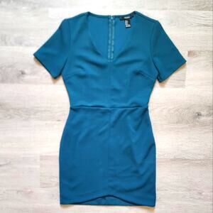 Forever 21 Junior's Emerald Green Short Sleeve V-Neck Textured Mini Dress Small